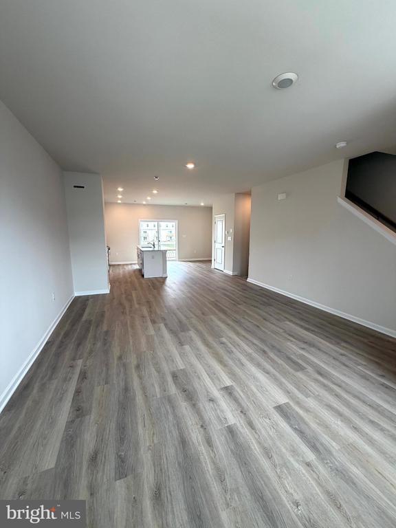 Building Photo - 128 Essex Dr