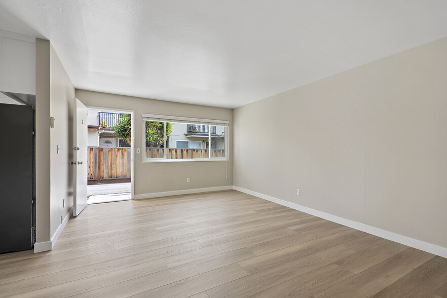 living area - 1271 Coronado Dr