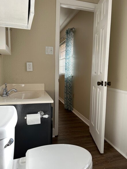 Master Bathroom - 2856 Woodbrook Dr