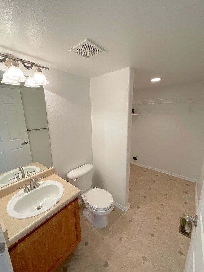 Building Photo - 7168 Prairie Wind Dr