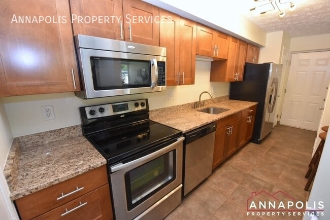 Building Photo - 704 Southern Hills Dr