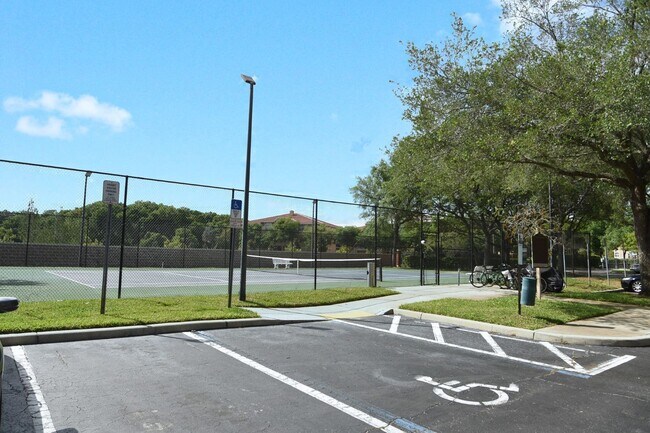 Building Photo - 2-bed 1-bath - Gated - Pool - Condo - Laun...