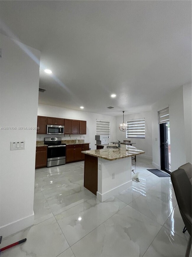 Building Photo - 9260 W 35th Ln