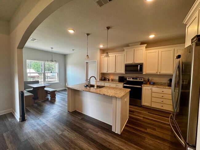 Building Photo - 9867 Shangri La West Rd