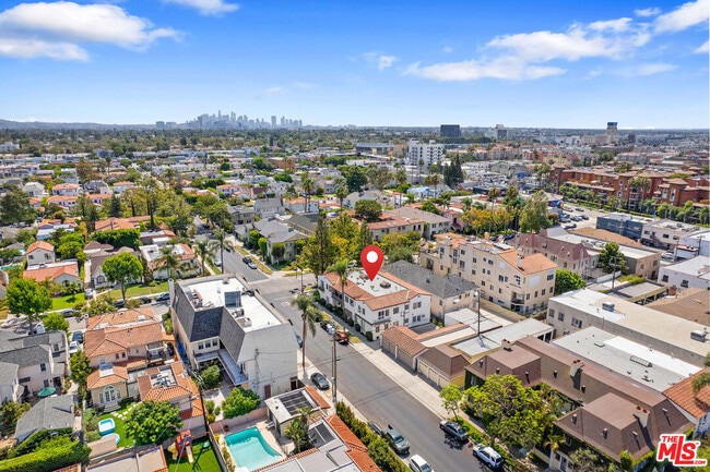 Building Photo - 201 S Poinsettia Pl