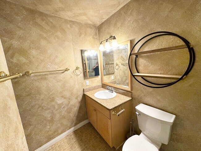 Building Photo - Great Shape Livermore Condo in Sonata Comm...