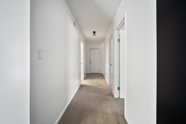 Building Photo - 41831 Glen Arbor St