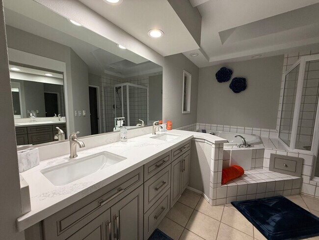 Building Photo - 1709 S Perry Ct