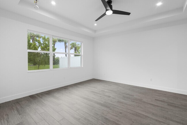 Building Photo - 10646 Hensley St