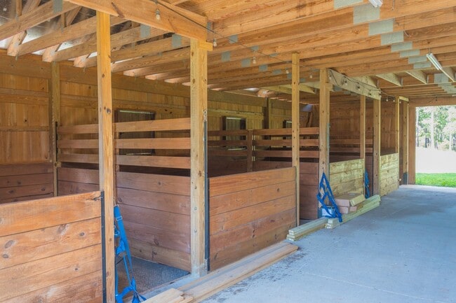 Building Photo - 760 Implement Rd