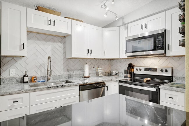 Building Photo - 5025 9th Ave S