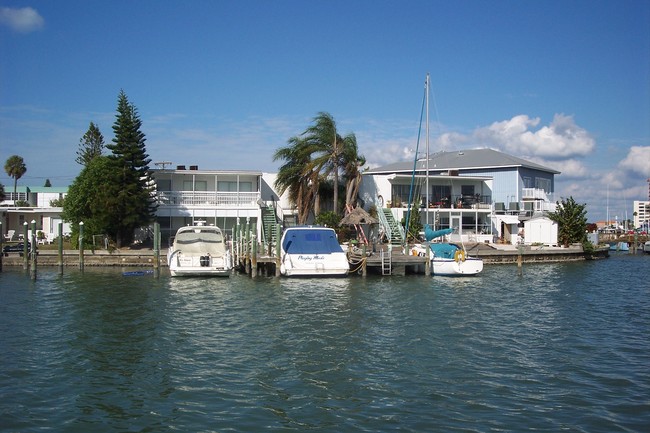 Primary Photo - 665 Bay Esplanade