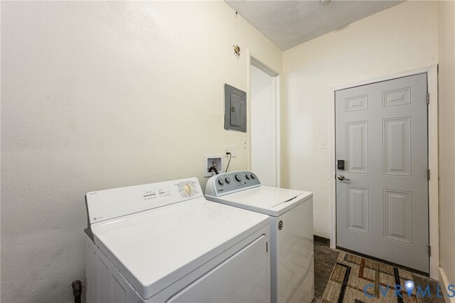 Building Photo - 2604 Sunnybrook Rd