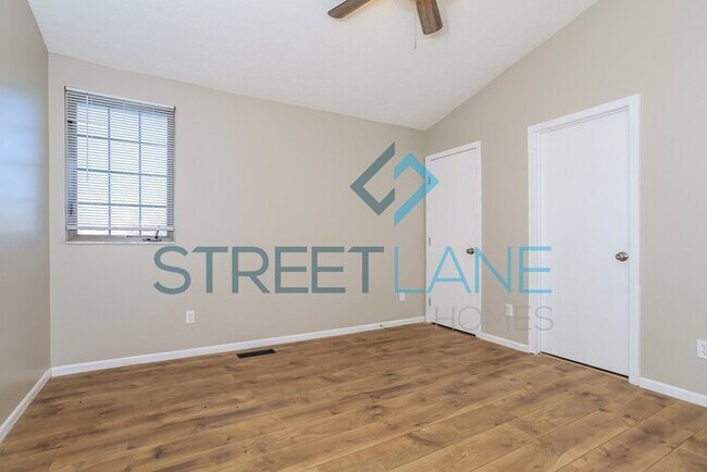 Building Photo - REDUCED!