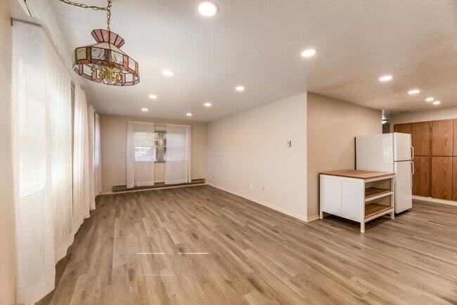 Building Photo - 4517 1175 W