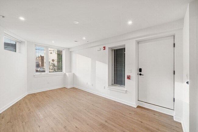 Building Photo - Fairmount/Brewery town gorgeous luxury apartment home, oversized rooms