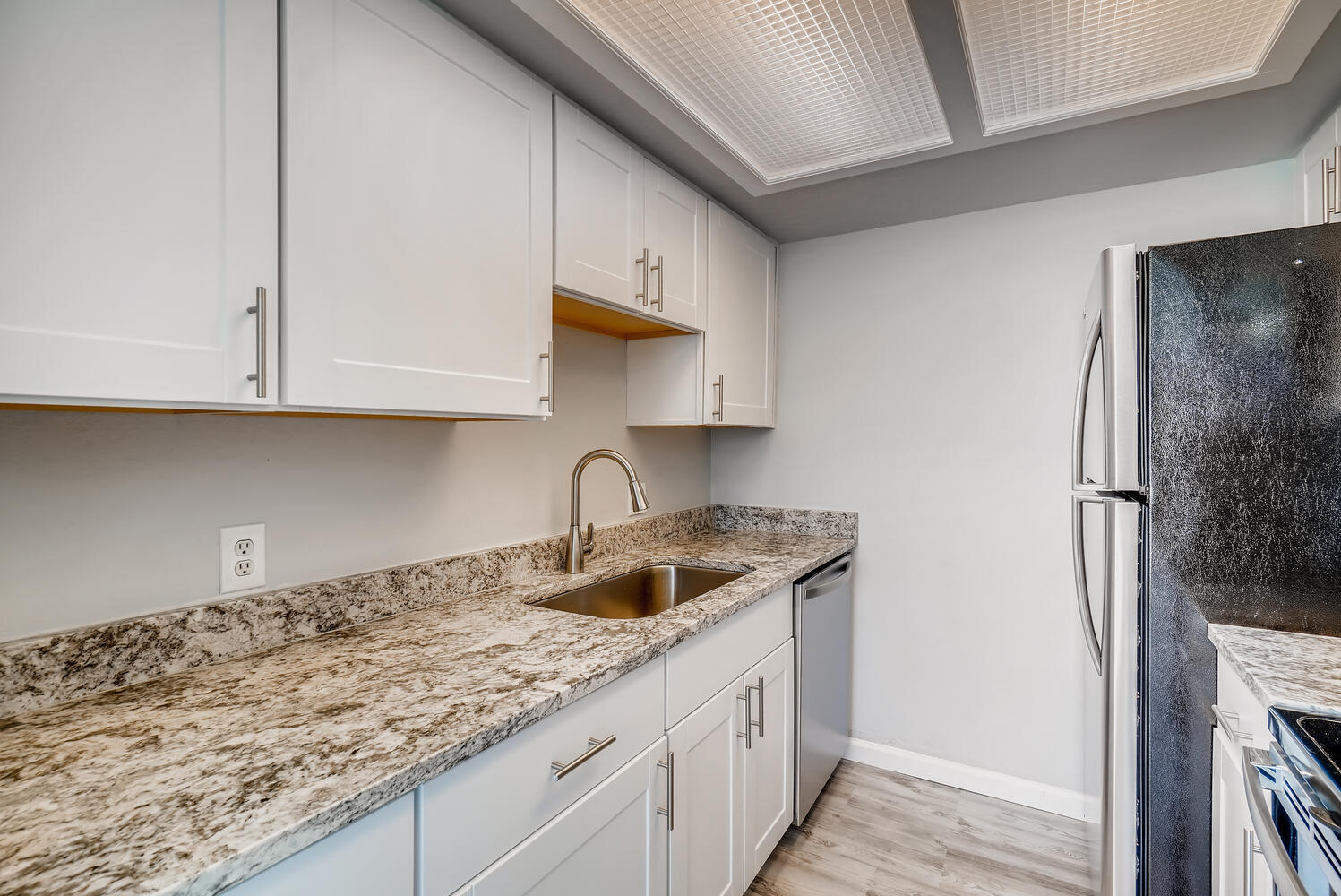 Building Photo - 1342 S Cathay Ct