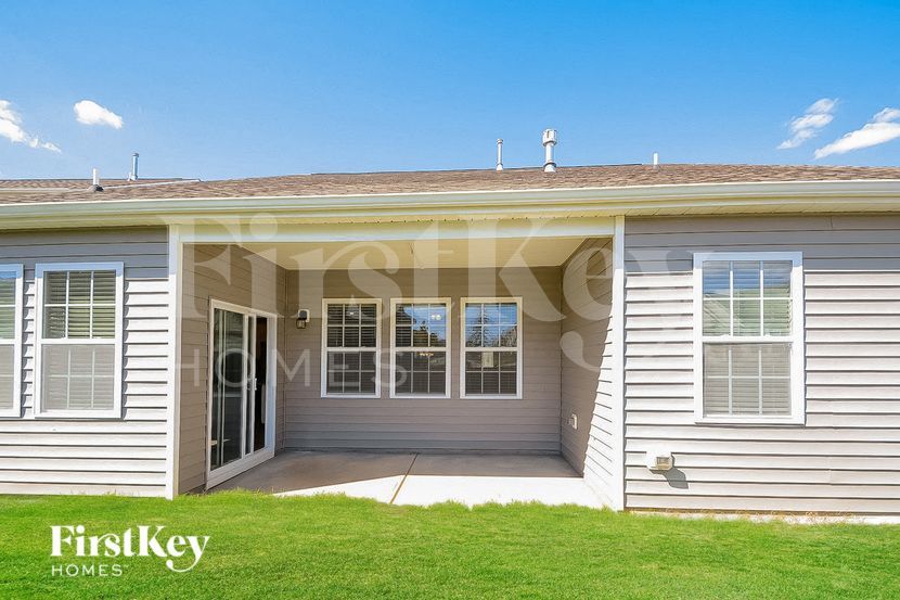 Building Photo - 302 N Great White Way