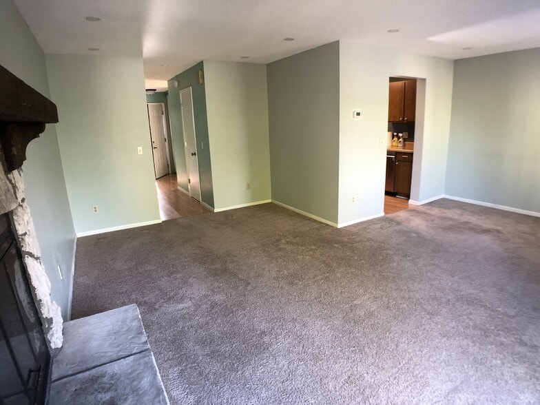 Building Photo - 3071 Zarthan Ave S