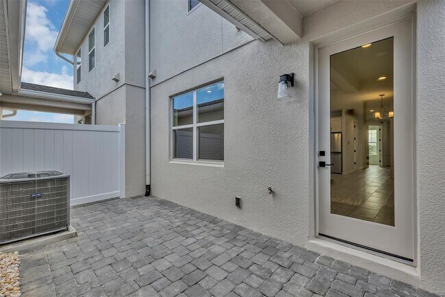 Building Photo - 1851 Pinecliff Dr