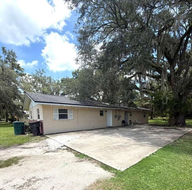 Building Photo - 421 NE 26th Ct
