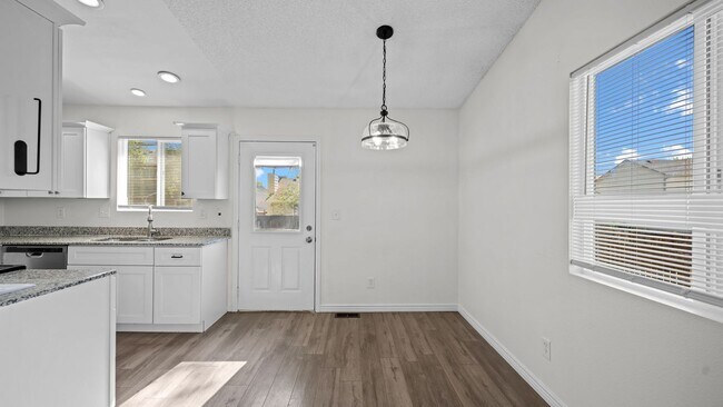 Building Photo - 580 Upton Dr