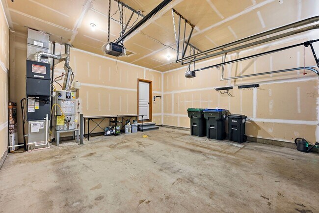 Building Photo - Vaulted Ceilings, A/C & Fully Fenced Yard – Beautiful 3-Bedroom Olympia Home!