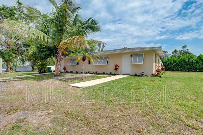 Building Photo - 3069 Woodside Ave