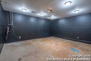 Building Photo - 607 Colwyn Pass