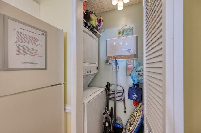 Building Photo - PRICE JUST REDUCED! FURNISHED OFF-SEASON M...