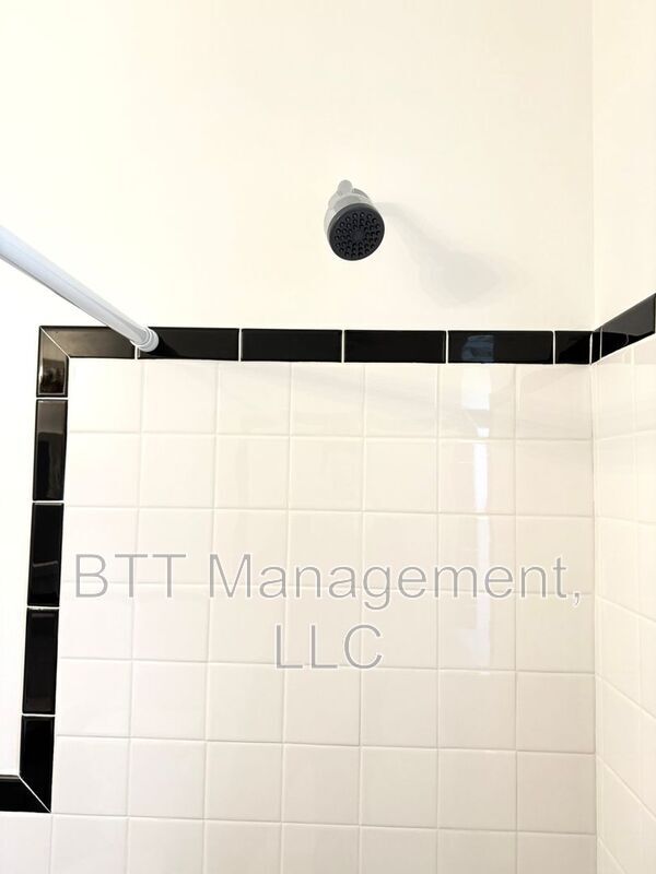 Building Photo - 8800 Plymouth St