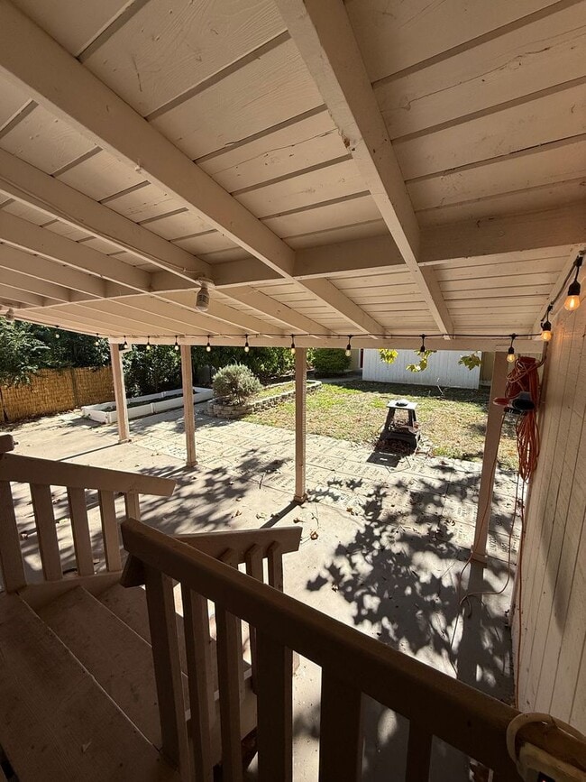 Building Photo - 3-bedroom, 2-bathroom home located in the desirable Garden Tract Subdivision