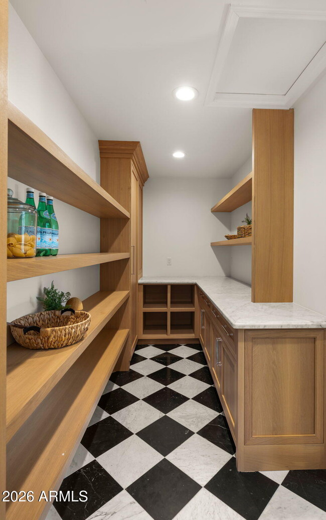 Building Photo - 8501 N Golf Dr