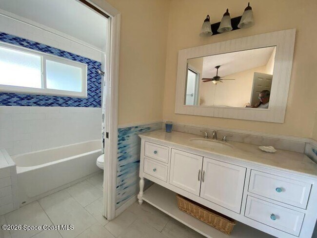 Building Photo - 403 Hayes Ave