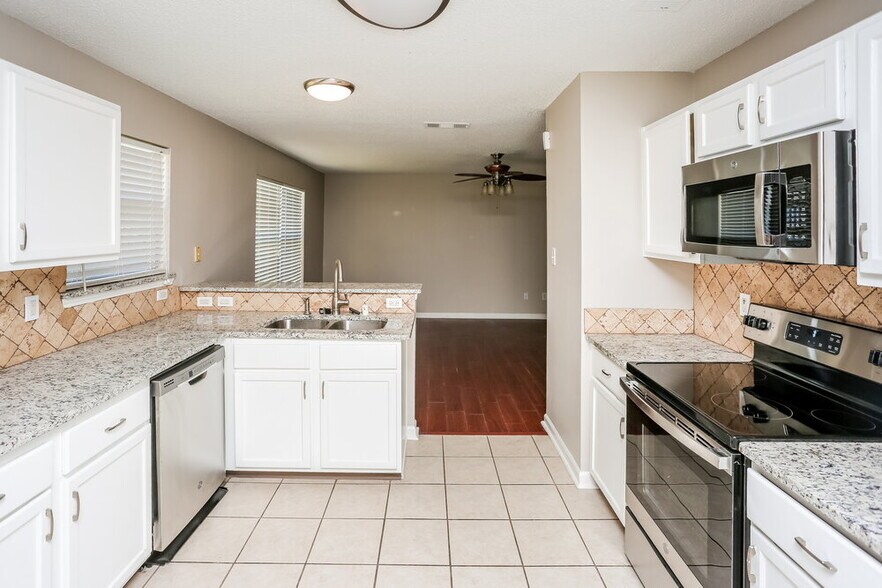 Building Photo - 8104 Gardengate Ct