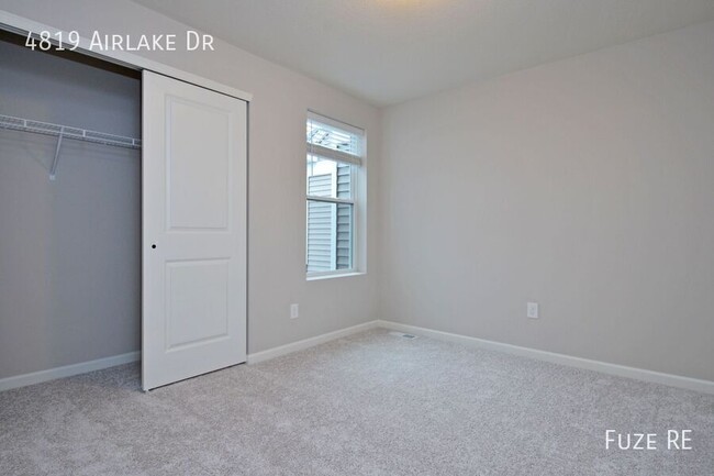 Building Photo - 4819 Airlake Dr
