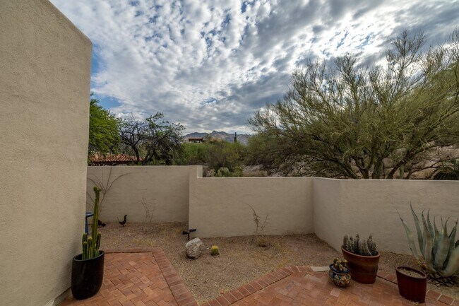 Building Photo - Single Story Foothills Home!