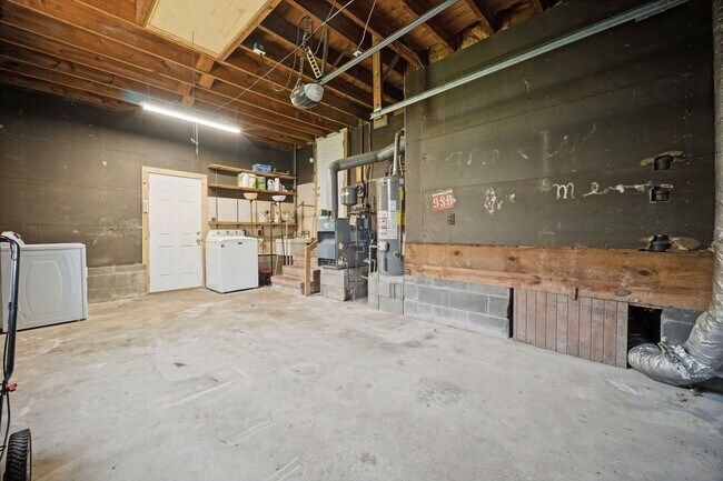 Building Photo - PINEWELL