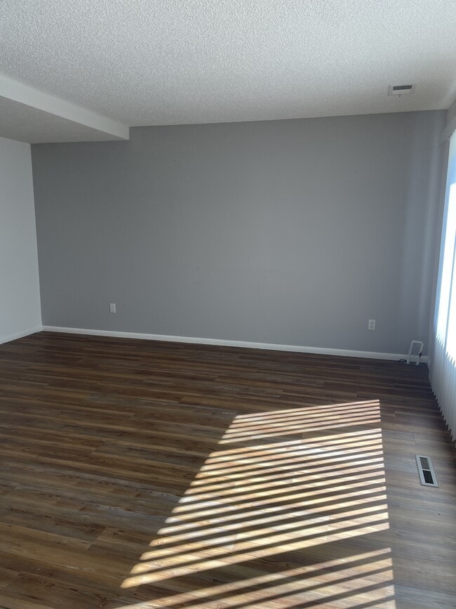 Building Photo - 3915 S Boston St