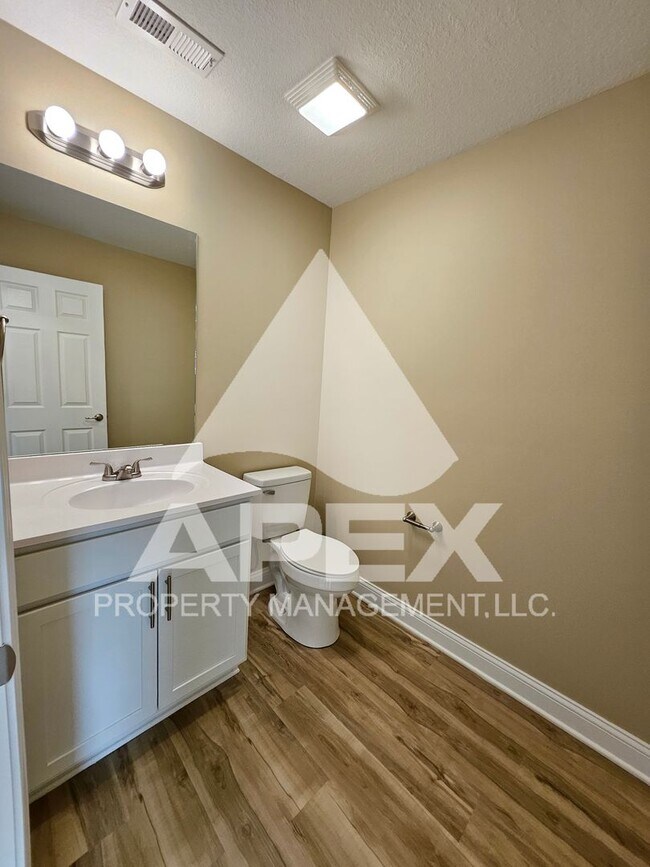 Building Photo - AVALON TOWNHOMES – LIKE NEW - 2 Bd/2.5 Ba Townhome off Topside Road with convenient access to Mar...