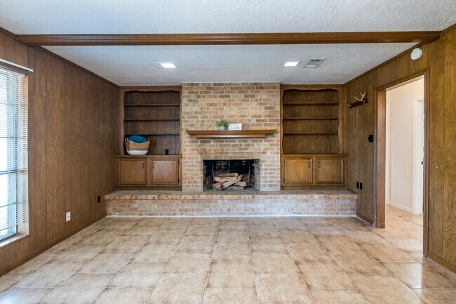 Building Photo - 1830 Baker Dr