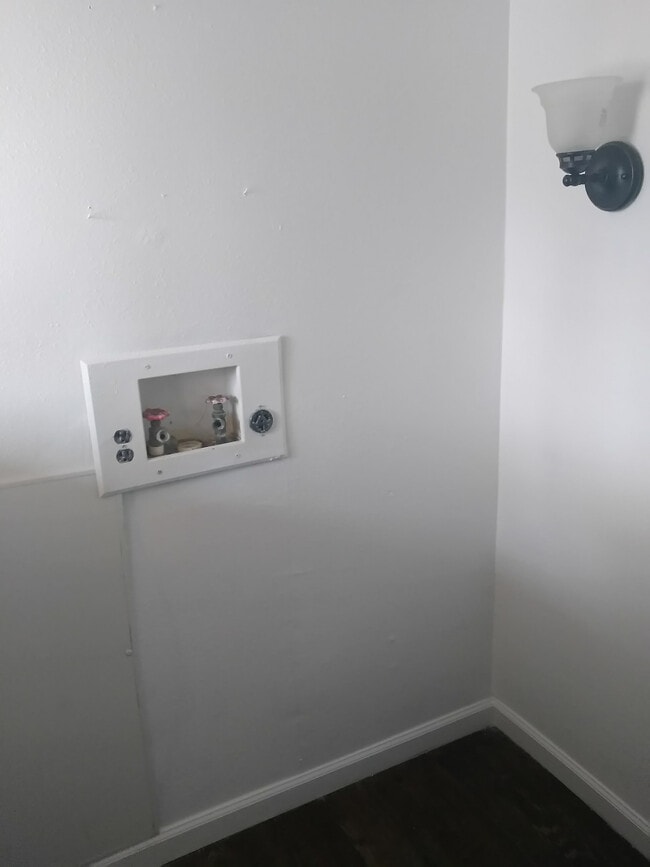Building Photo - Grant Duplex