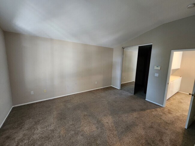 Building Photo - 4 Bedroom House in Eastlake - Championship Classics Community