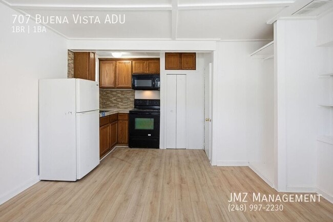 Building Photo - 707 Buena Vista Ave
