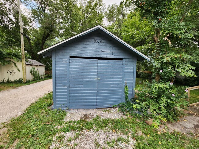 Building Photo - Spacious 3-Bedroom, 1-Bathroom Home AVAILABLE NOW!!