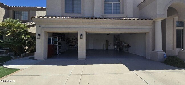 Building Photo - 6435 W Buckskin Trail