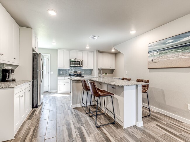 Building Photo - Newer home in the heart of OKC + 5 bedrooms + 5 bathrooms + 2 car garage