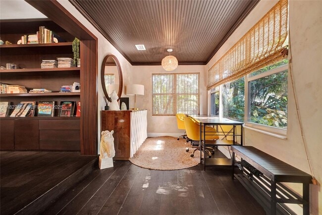 Building Photo - 669 NE 60th St