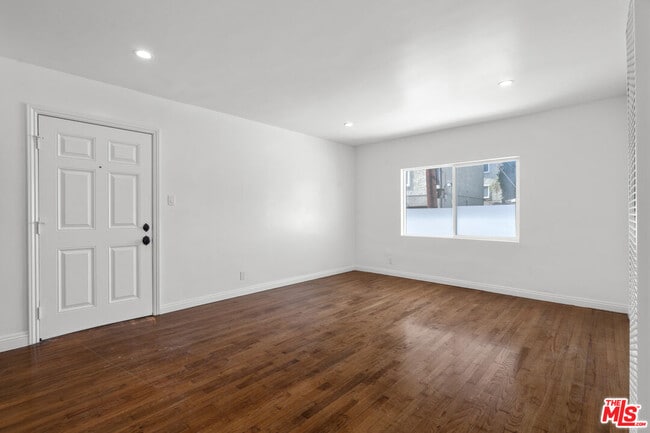 Building Photo - 616 Sunset Ave