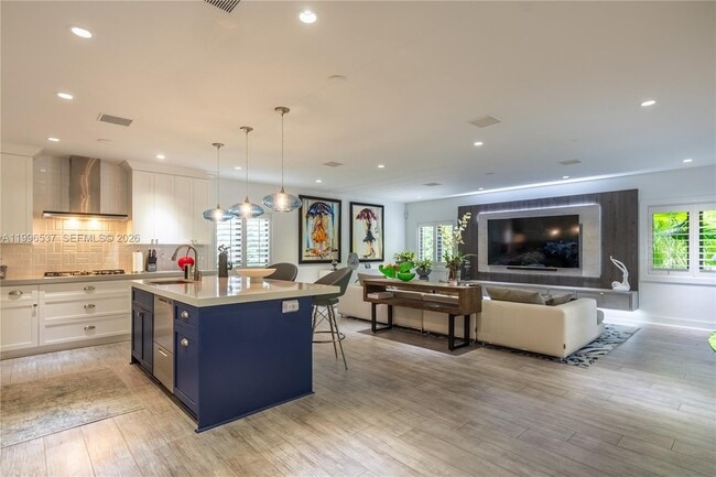 Building Photo - 231 Fluvia Ave